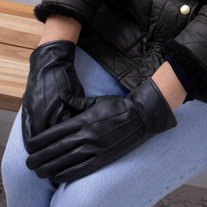 Isotoner® Ladies Three Point Leather Glove With SmarTouch® Black